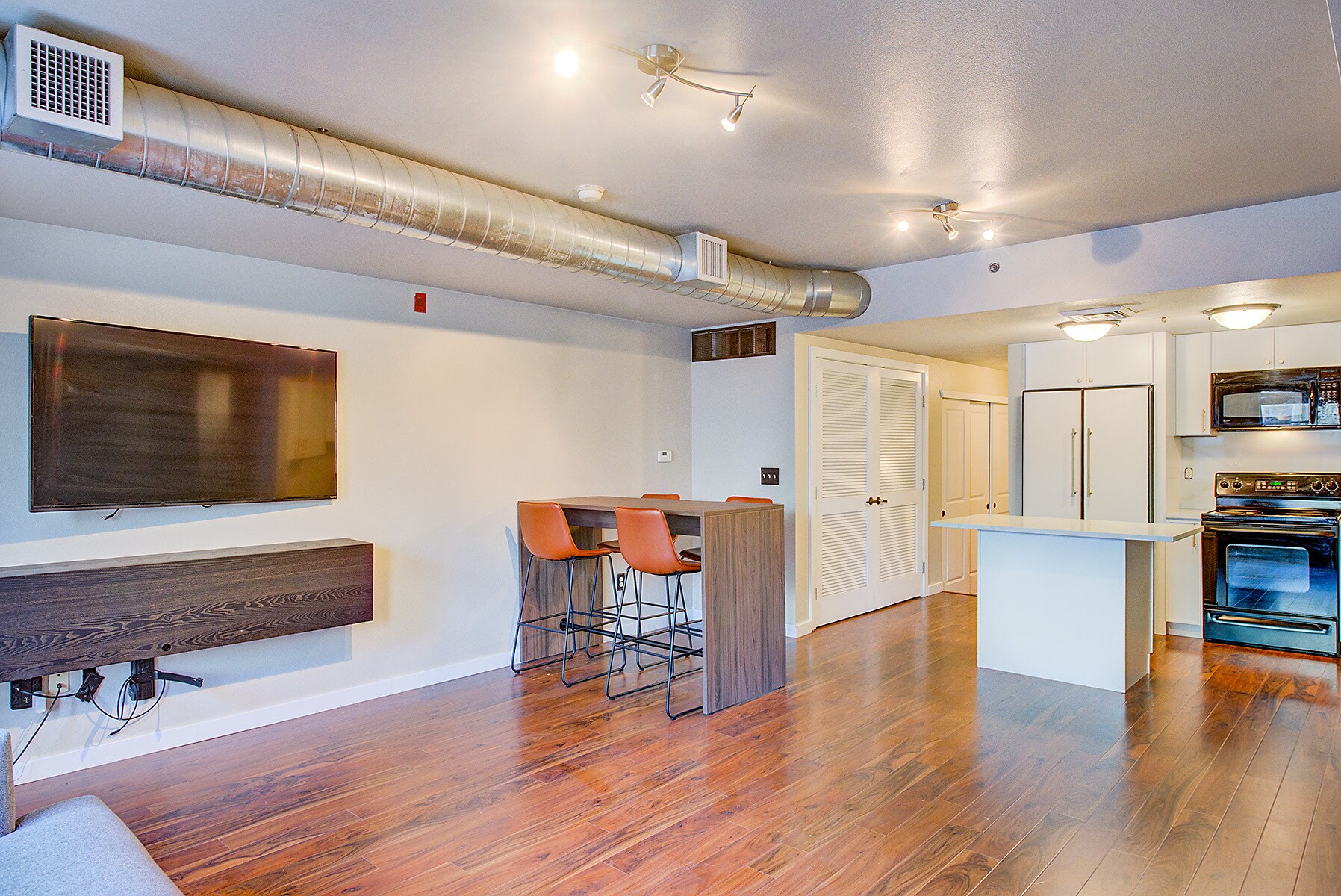 Building Photo - 1441 Central St