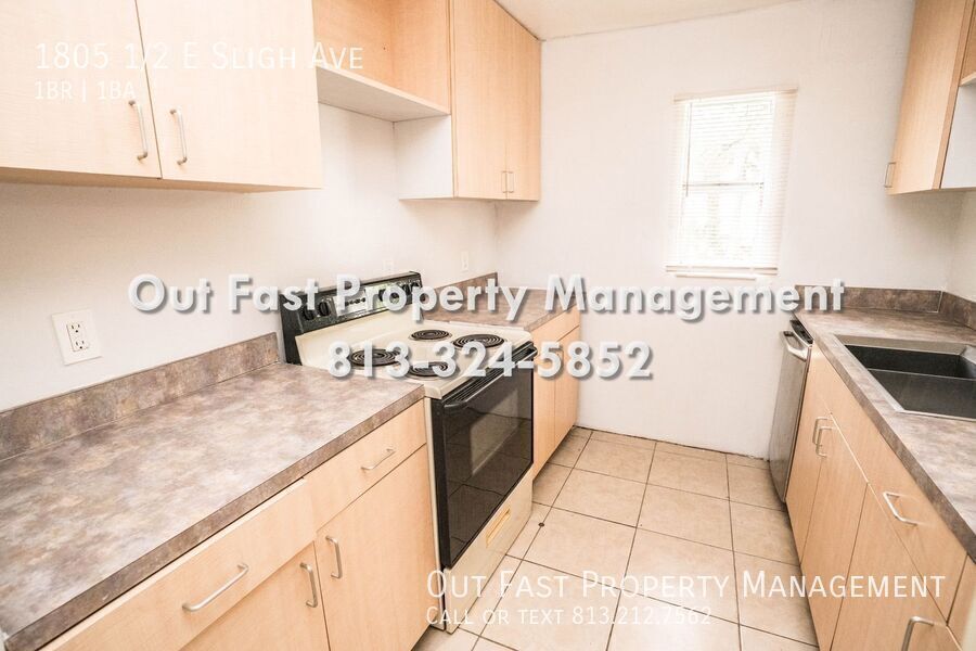 Building Photo - 1805 1/2 E Sligh Ave