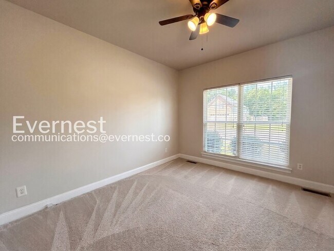 Building Photo - 3-Bed/2-Bath Home with Fireplace and 2-Car Garage/Available Now!