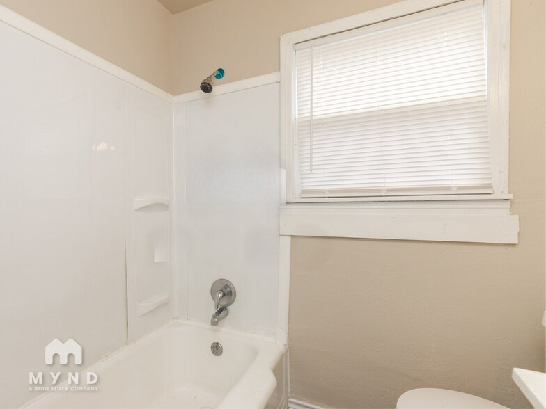 Building Photo - 3637 Mimosa Dr