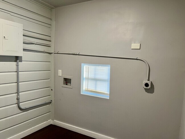 Building Photo - 904 N Peoria Ave