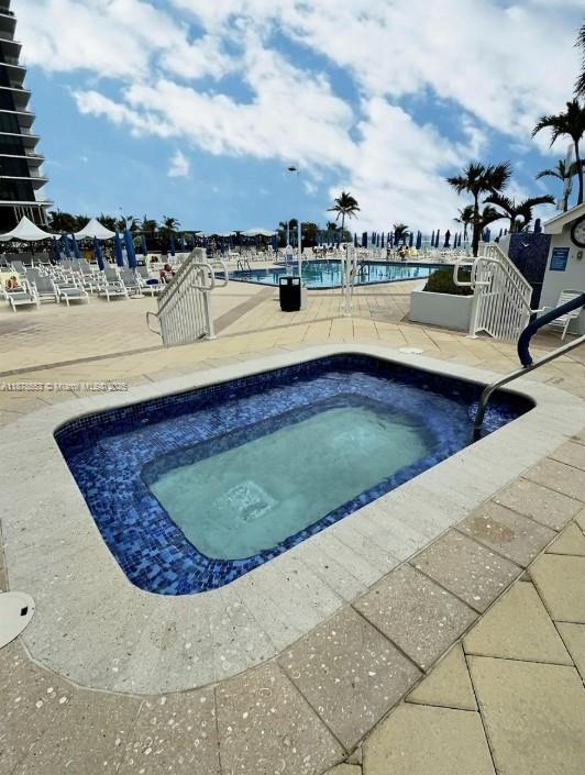 Building Photo - 2030 S Ocean Dr