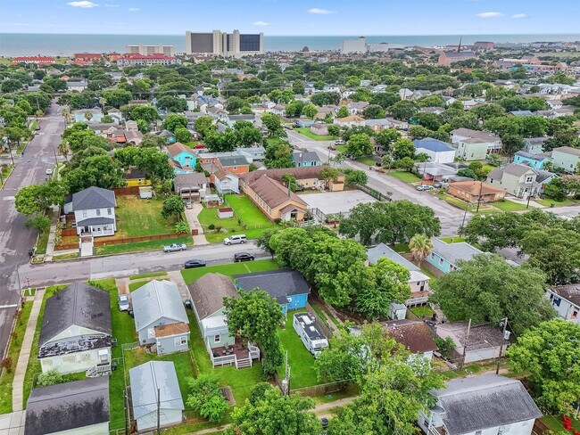 Building Photo - 4912 Avenue R