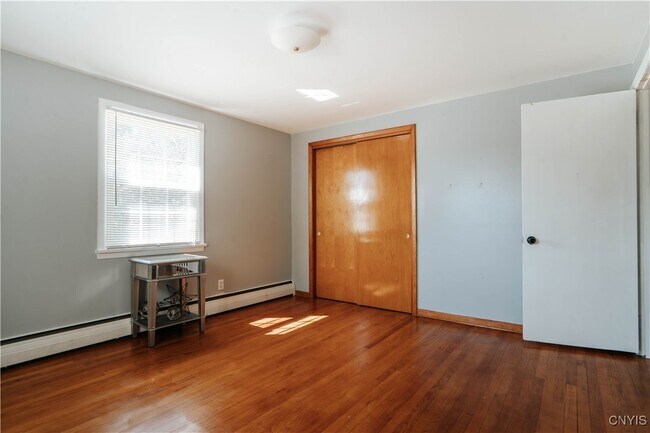 Building Photo - 916 Westwood Dr