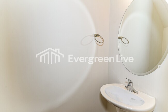 Building Photo - 930 Hamilton Cross Dr