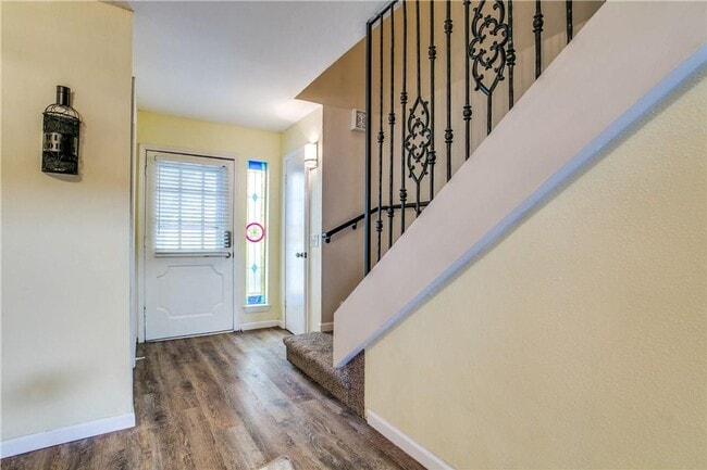 Building Photo - Beautifully Crafted 2/2.5/2 Town Home in Euless!