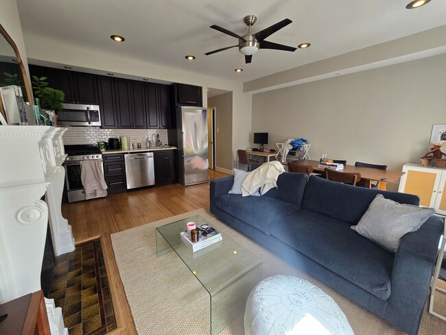 Building Photo - Beautiful bright modern 1 bedroom in the h...