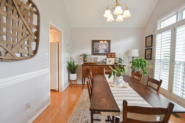 Building Photo - Pet Friendly Three Bedroom with Bonus!