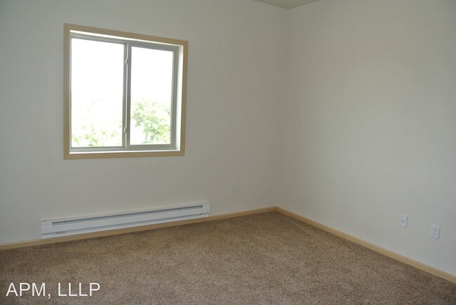 Building Photo - 1900 Dakota Dr