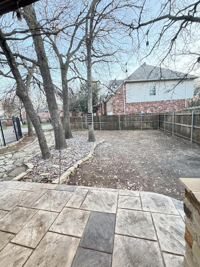Building Photo - Lovely home nestled in south Arlington