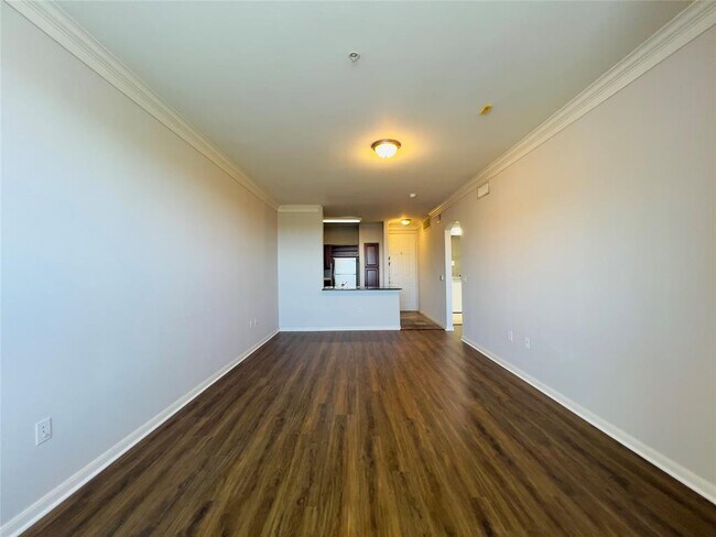Building Photo - 7575 Kirby Dr