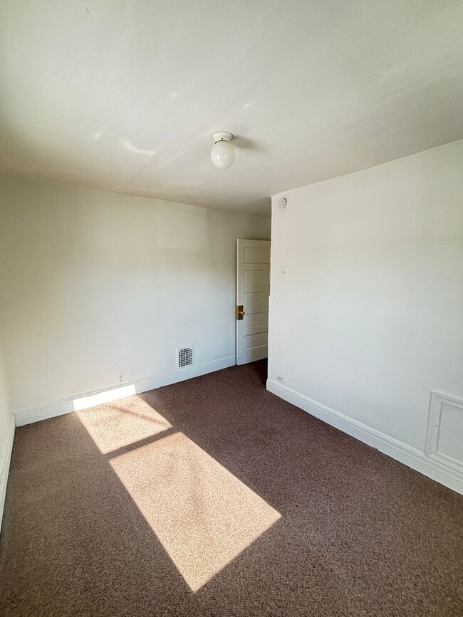 Building Photo - 3 Br 1 Bath Twin Home available in Bethlehem