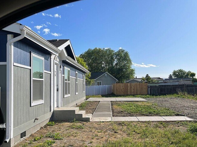 Building Photo - 619 Jessica Ln