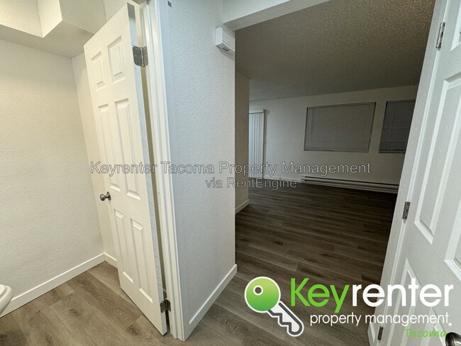 Building Photo - 15911 18th Ave Ct E