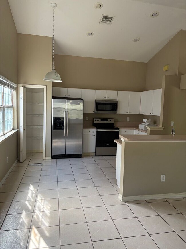 Building Photo - 118 Summerwood Dr