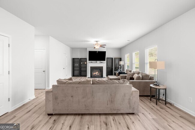 Building Photo - 100 Petunia Ct