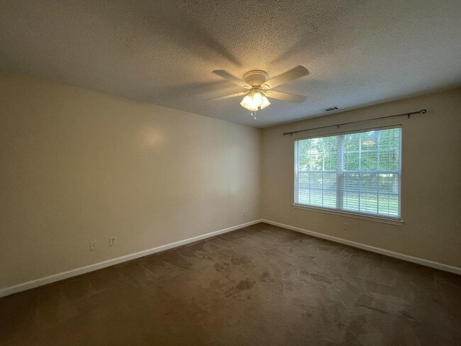 Building Photo - 233 Timber Wind Dr