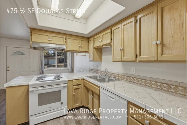 Building Photo - 475 SE Douglas St