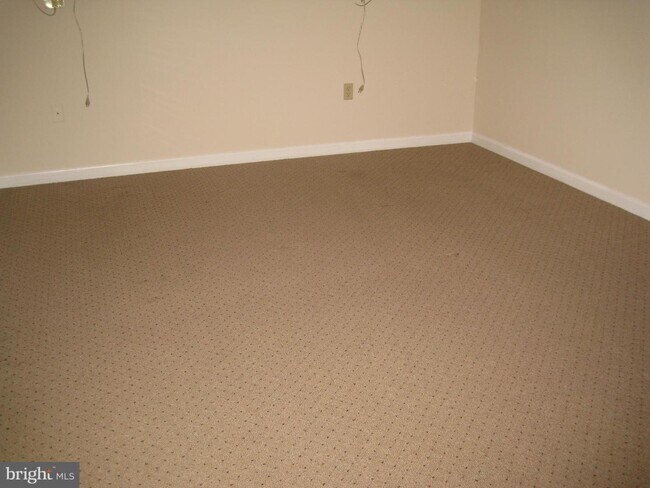 Building Photo - 2930 Packer St