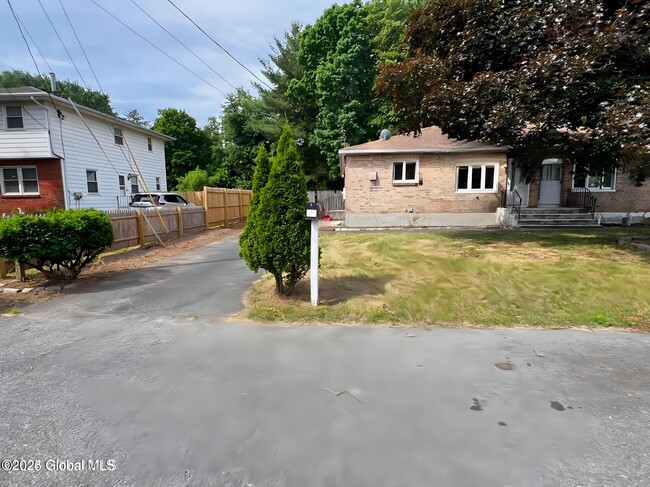 Primary Photo - 7 A Van Dyke Rd