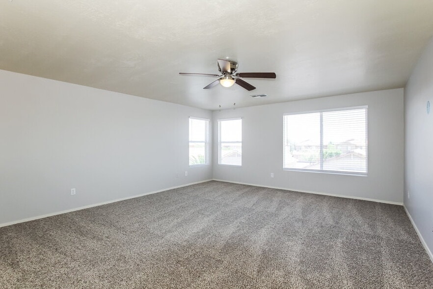 Building Photo - 22807 W Gardenia Dr