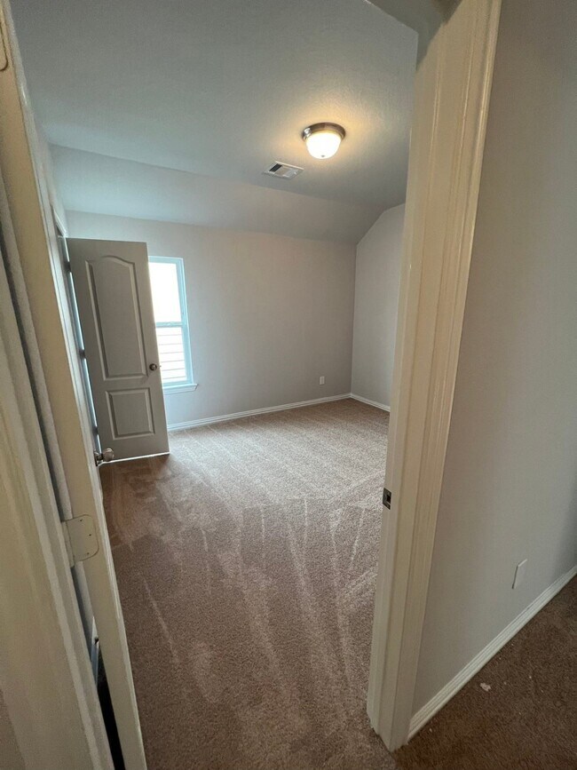 Building Photo - 15446 Islandview Ln