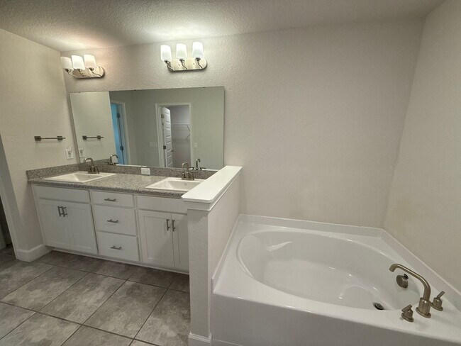 Building Photo - Truly Stunning 4-bedroom, 3-bathroom, 2 car garage in the beautiful new community of Villimar