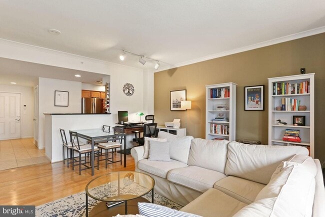 Primary Photo - 2220 Fairfax Dr