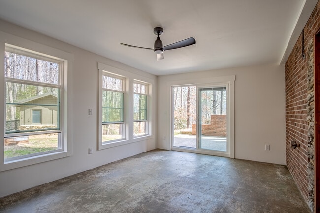 Building Photo - 780 Hart Rd