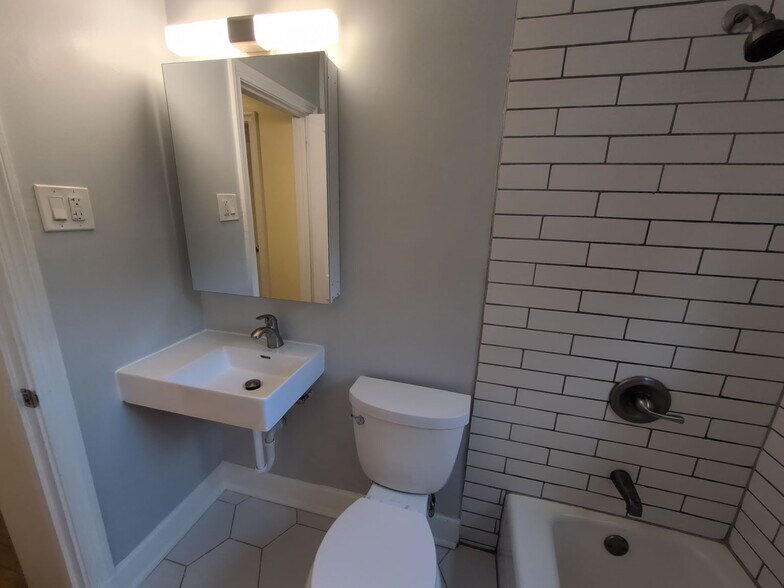Building Photo - 1403 Cardinal Pl