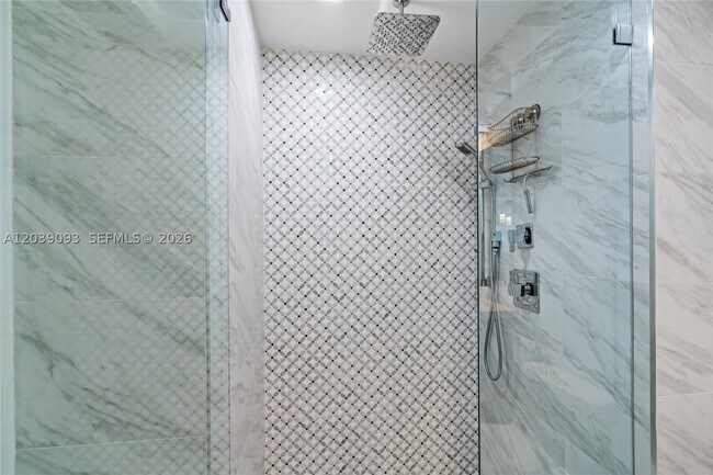 Building Photo - 5055 Collins Ave