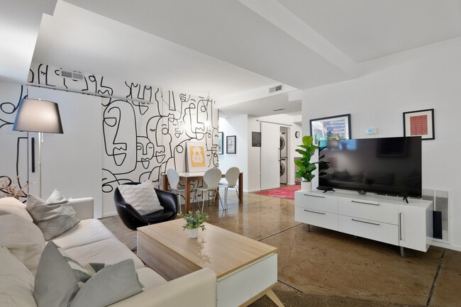 Building Photo - 1019 N Wolcott Ave