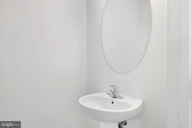 Building Photo - 38 Kirby Ct