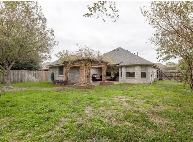 Building Photo - 3818 Dresden Ln