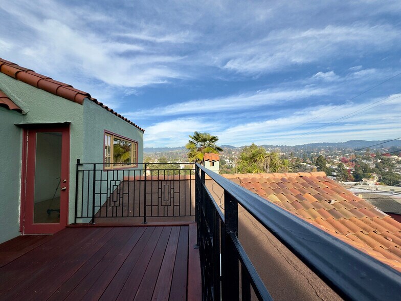 Building Photo - 645 Jean St