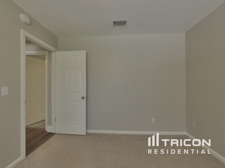 Building Photo - 5726 Springhaven Dr