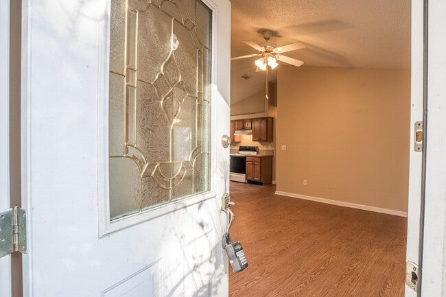 Building Photo - HIllcrest