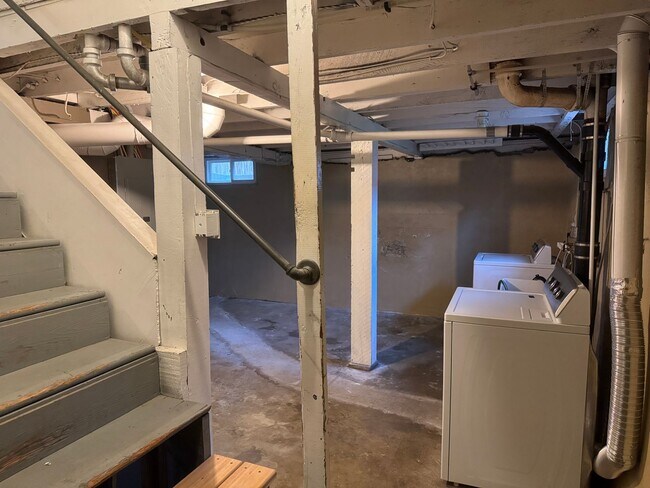 Building Photo - Charming 2 Bedroom 1 Bathroom Located in the Heart of the Beaumont-Wilshire Area!!