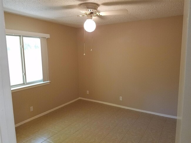 Building Photo - 3513 Westchester Ave