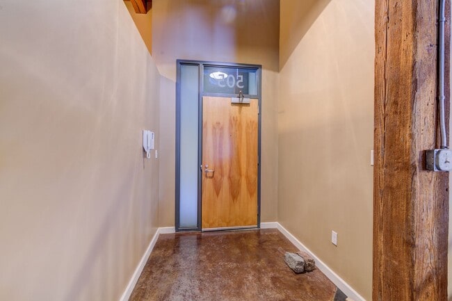 Building Photo - Huge Luxury 2 Story Condo with Private Rooftop Deck!