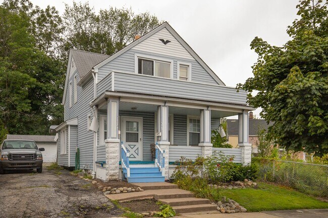 Building Photo - 3262 W 122nd St