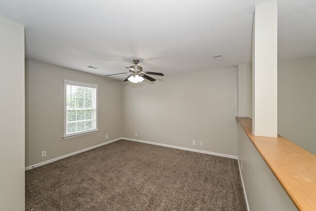 Building Photo - 2910 Iona Dr