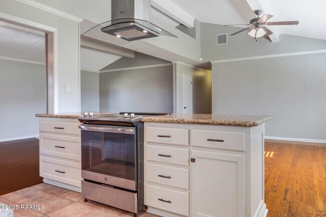 Building Photo - 101 Alonda Dr