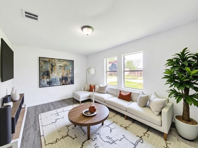 Building Photo - 4909 Holloway Dr