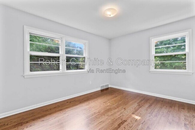 Building Photo - 851 Ward Ln