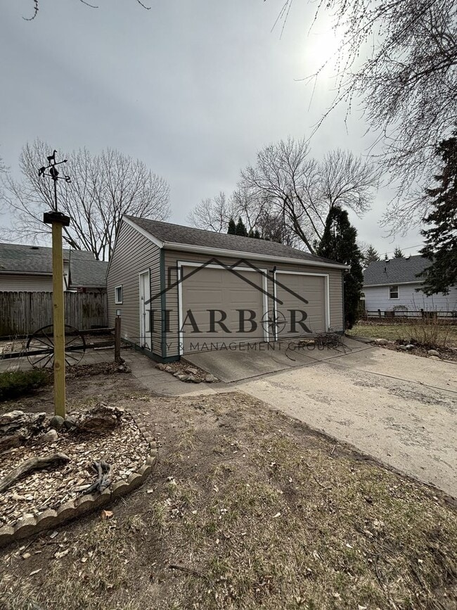 Building Photo - 800 8th Ave SE