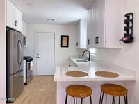 Building Photo - 2914 E Sheridan St