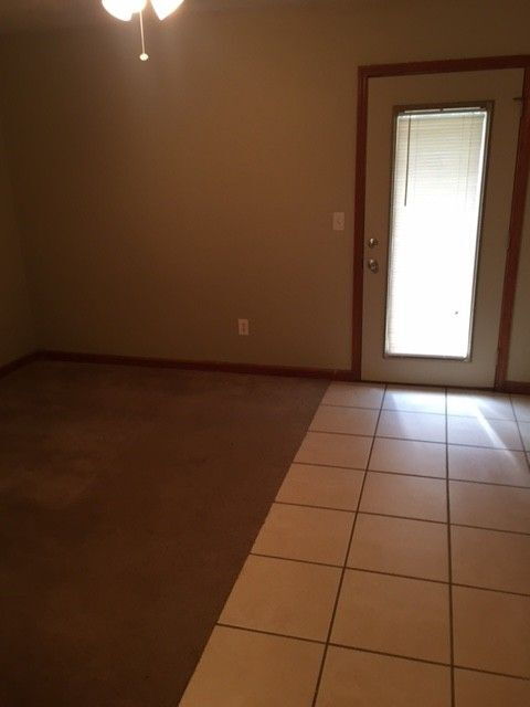 Building Photo - Perfect 1 Bedroom 1 Bathroom With Fenced In Backyard!