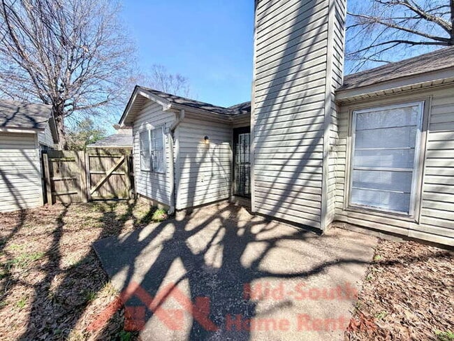 Building Photo - 7029 Tree Line Cove