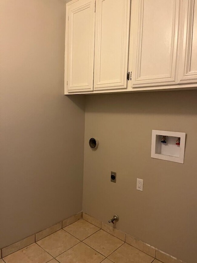 Building Photo - 8820 Winlock St